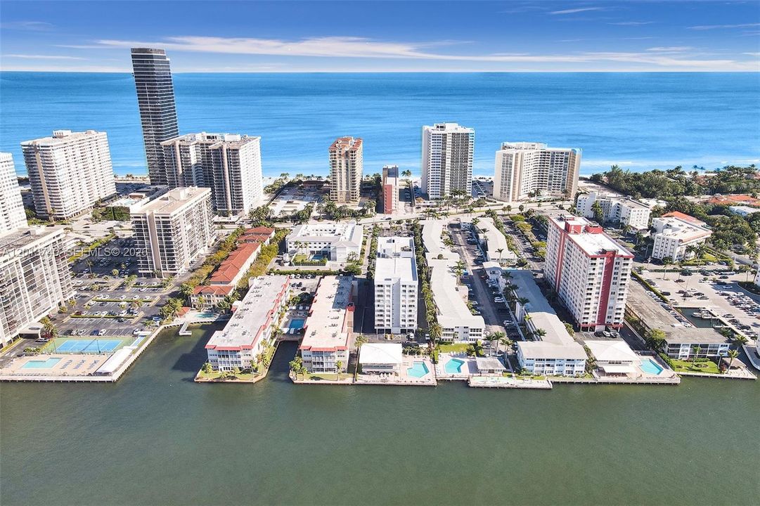 For Rent: $2,350 (2 beds, 2 baths, 1250 Square Feet)