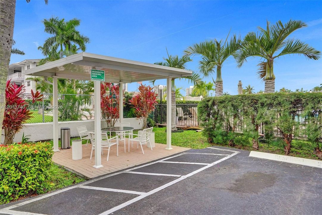 For Rent: $2,350 (2 beds, 2 baths, 1250 Square Feet)