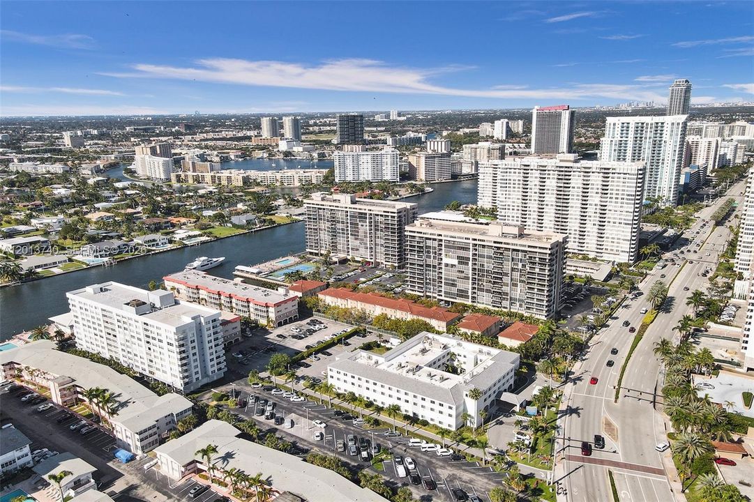 For Rent: $2,350 (2 beds, 2 baths, 1250 Square Feet)