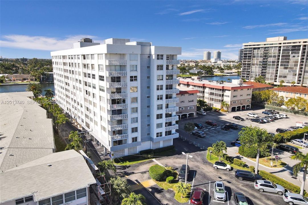 For Rent: $2,350 (2 beds, 2 baths, 1250 Square Feet)