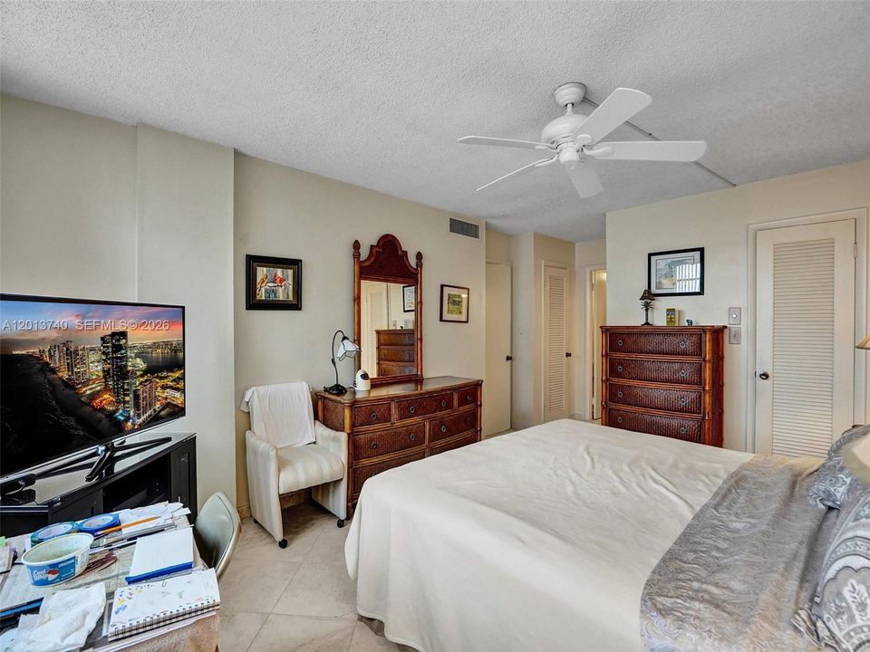 For Rent: $2,350 (2 beds, 2 baths, 1250 Square Feet)