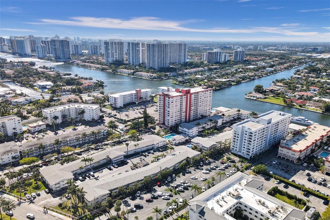 For Rent: $2,350 (2 beds, 2 baths, 1250 Square Feet)