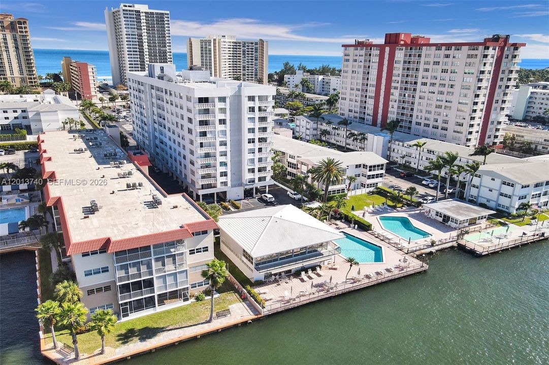 For Rent: $2,350 (2 beds, 2 baths, 1250 Square Feet)