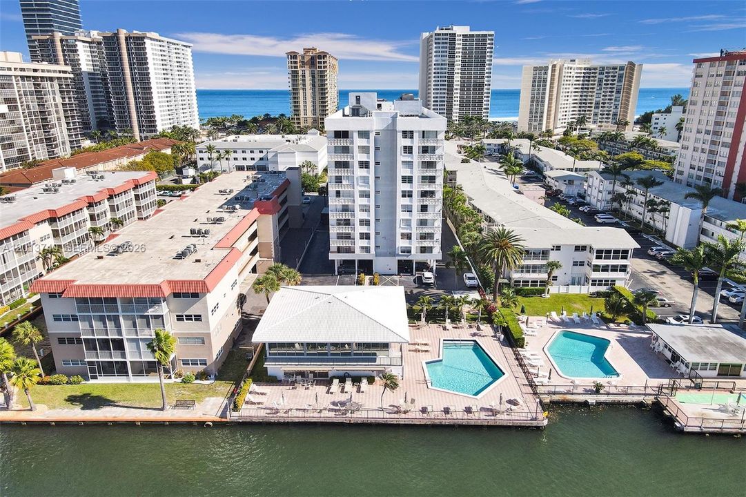 For Rent: $2,350 (2 beds, 2 baths, 1250 Square Feet)