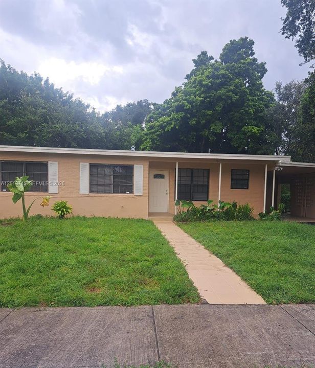 En Venta: $249,900 (4 camas, 2 baños, 1149 Pies cuadrados)