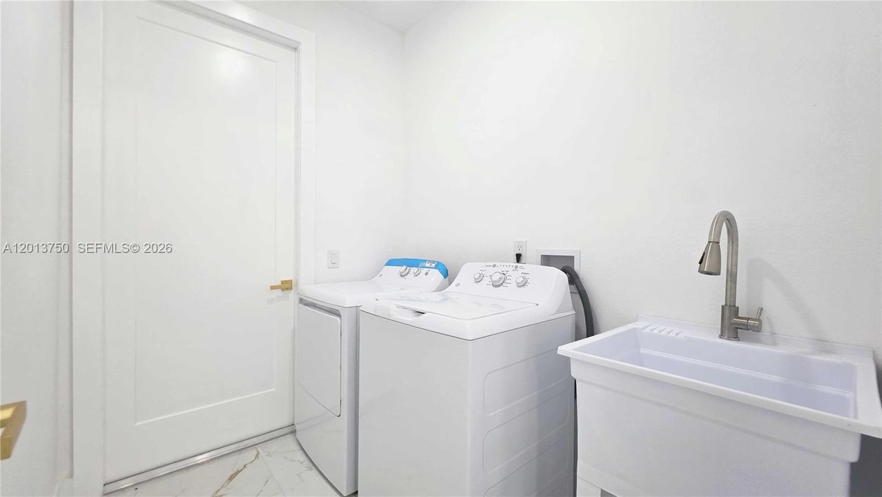 На продажу: $445,000 (3 спален, 2 ванн, 1526 Квадратных фут)