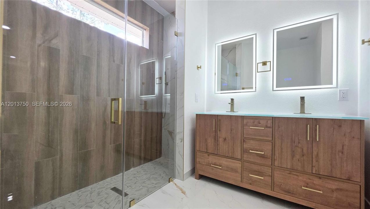 На продажу: $445,000 (3 спален, 2 ванн, 1526 Квадратных фут)