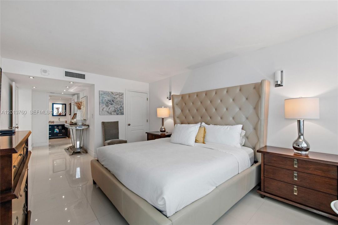 For Sale: $559,900 (2 beds, 2 baths, 1271 Square Feet)