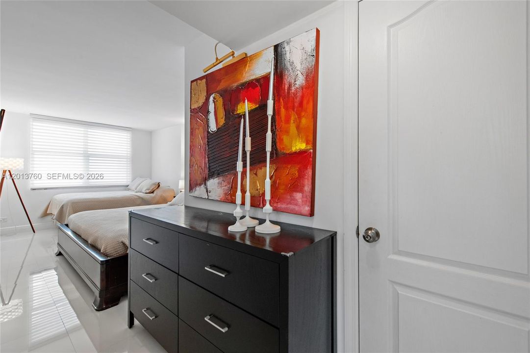 For Sale: $559,900 (2 beds, 2 baths, 1271 Square Feet)