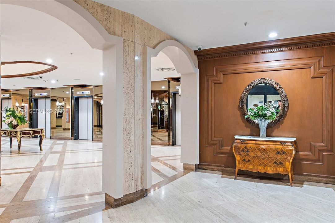 For Sale: $559,900 (2 beds, 2 baths, 1271 Square Feet)