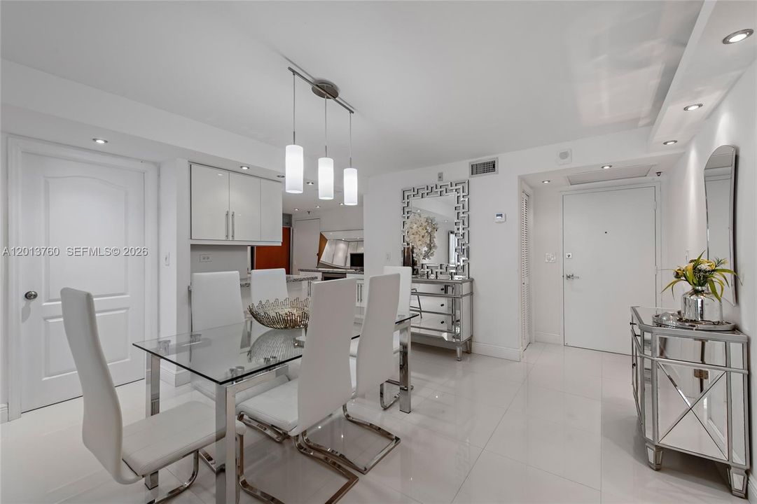 For Sale: $559,900 (2 beds, 2 baths, 1271 Square Feet)