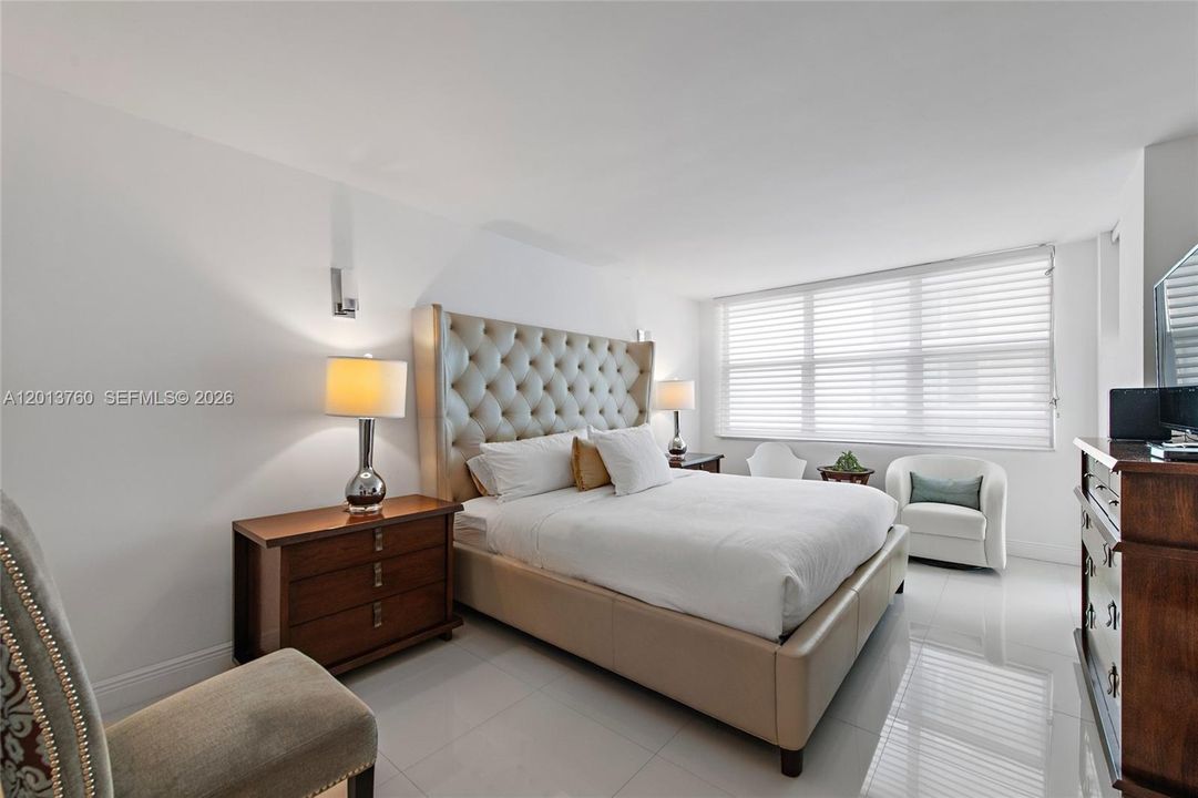 For Sale: $559,900 (2 beds, 2 baths, 1271 Square Feet)