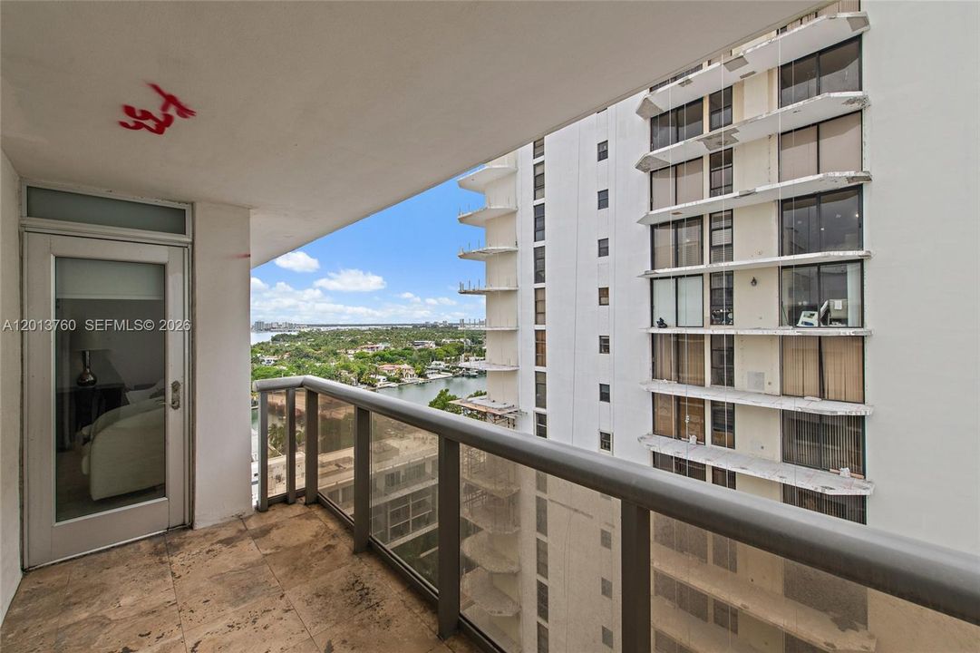 For Sale: $559,900 (2 beds, 2 baths, 1271 Square Feet)