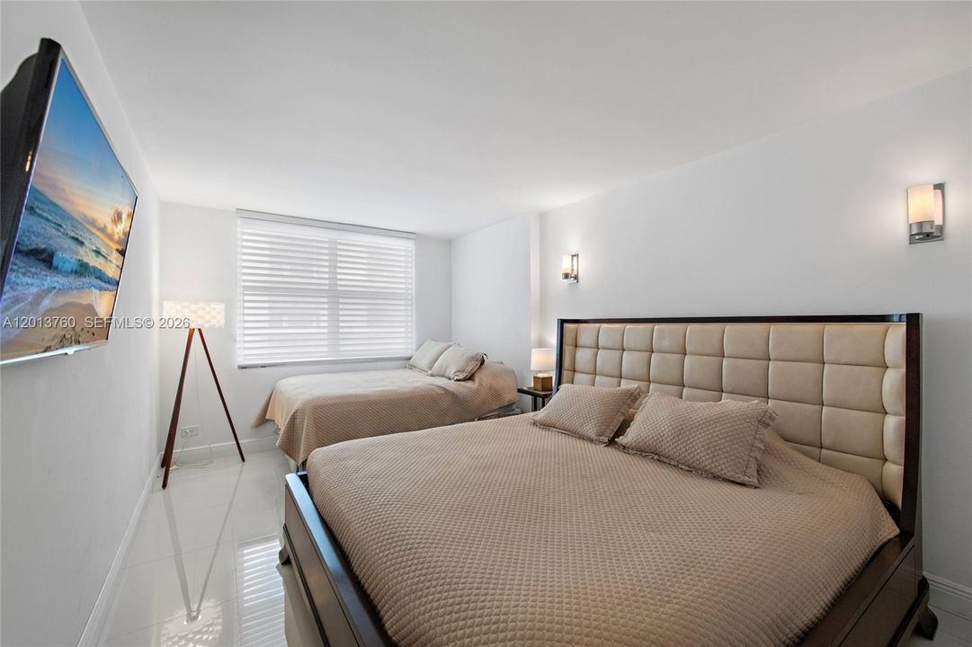 For Sale: $559,900 (2 beds, 2 baths, 1271 Square Feet)