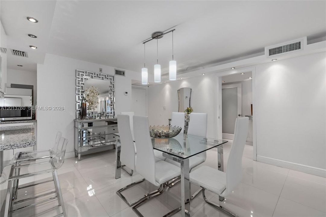For Sale: $559,900 (2 beds, 2 baths, 1271 Square Feet)