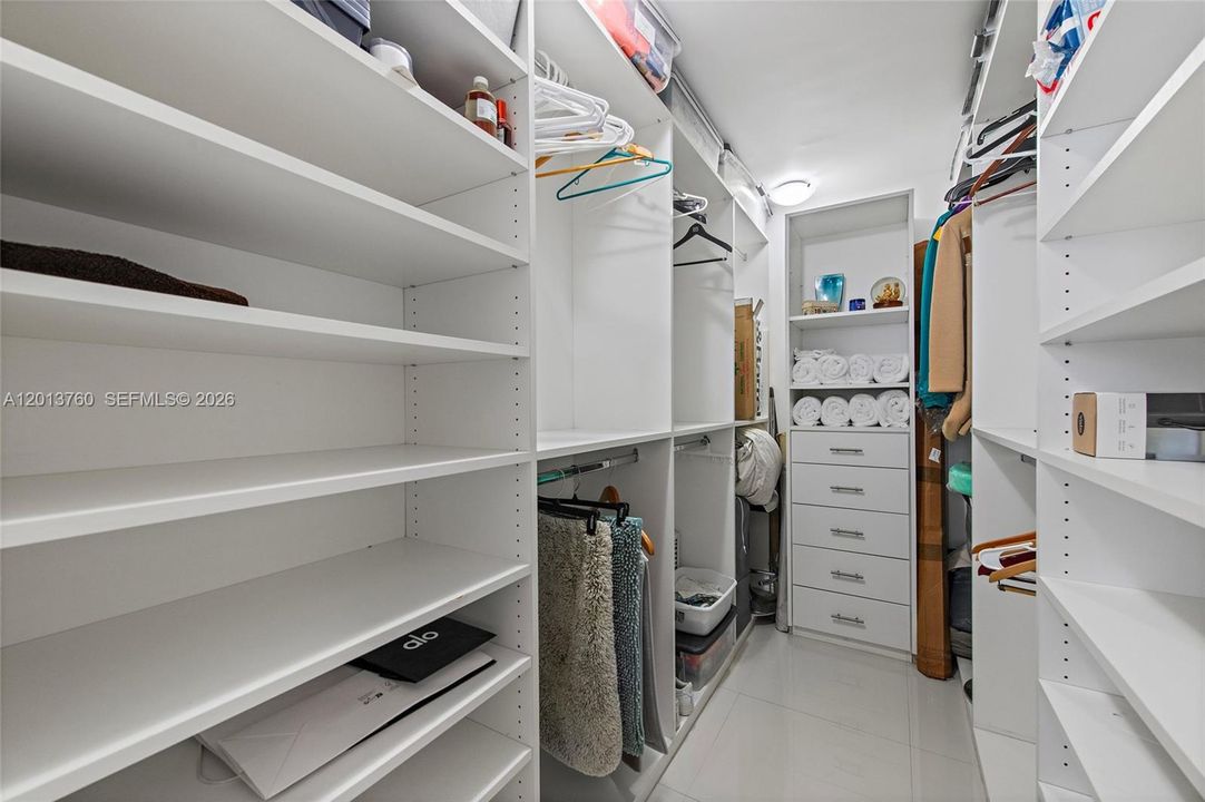 For Sale: $559,900 (2 beds, 2 baths, 1271 Square Feet)
