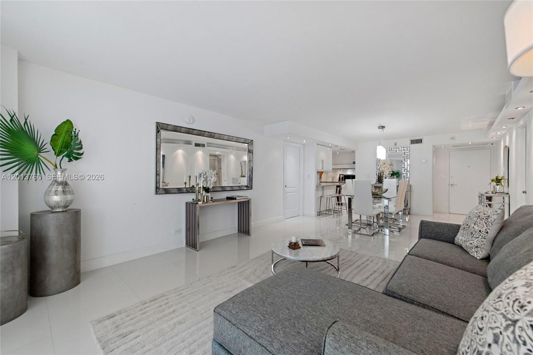 For Sale: $559,900 (2 beds, 2 baths, 1271 Square Feet)