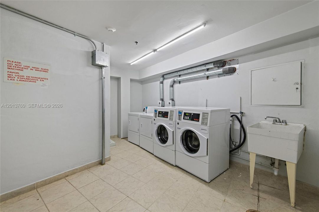 For Sale: $559,900 (2 beds, 2 baths, 1271 Square Feet)