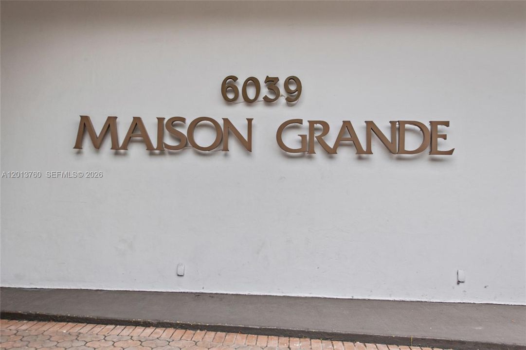 For Sale: $559,900 (2 beds, 2 baths, 1271 Square Feet)