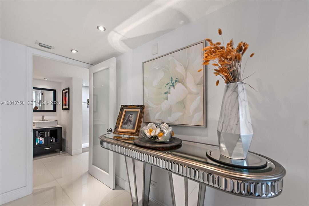 For Sale: $559,900 (2 beds, 2 baths, 1271 Square Feet)