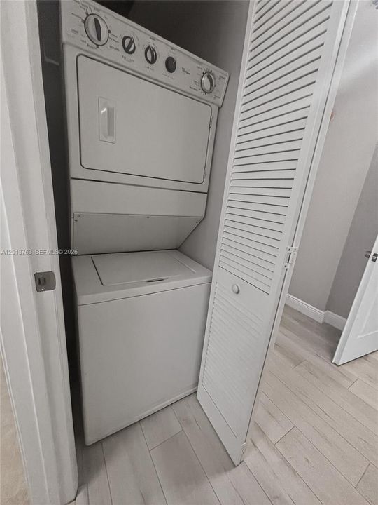 Под контрактом: $2,550 (2 спален, 2 ванн, 954 Квадратных фут)