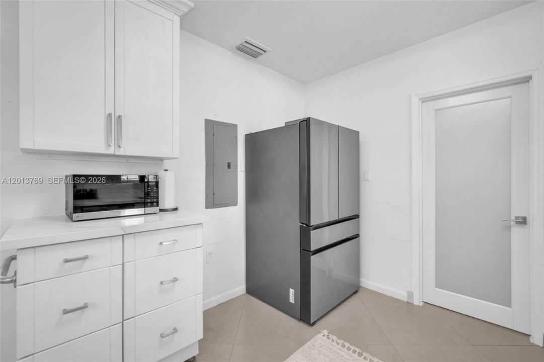 В аренду: $6,900 (3 спален, 2 ванн, 2302 Квадратных фут)