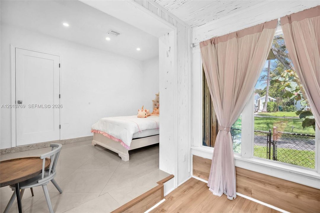 В аренду: $6,900 (3 спален, 2 ванн, 2302 Квадратных фут)