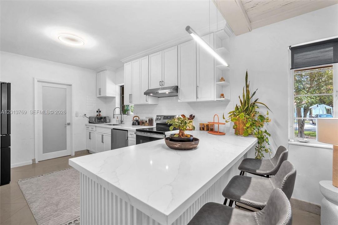В аренду: $6,900 (3 спален, 2 ванн, 2302 Квадратных фут)