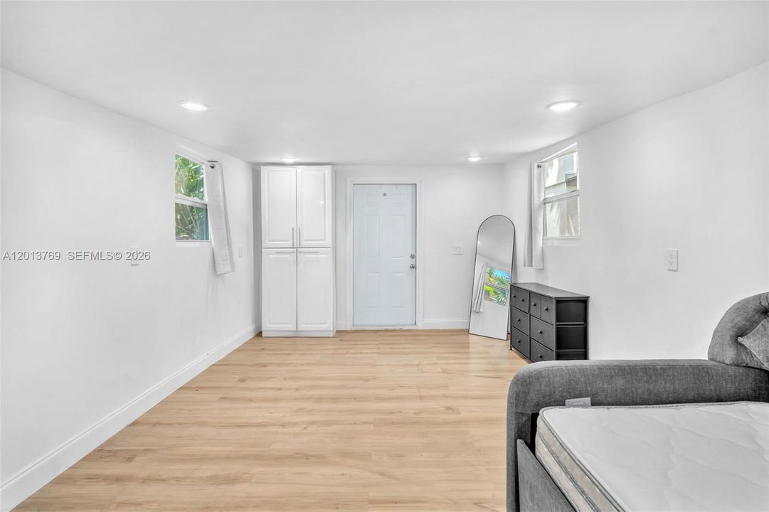 В аренду: $6,900 (3 спален, 2 ванн, 2302 Квадратных фут)
