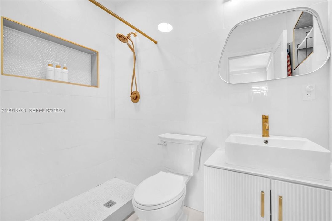 В аренду: $6,900 (3 спален, 2 ванн, 2302 Квадратных фут)