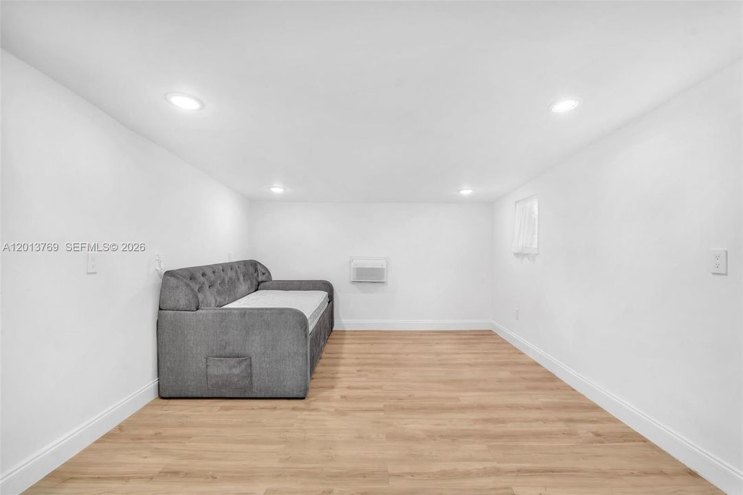 В аренду: $6,900 (3 спален, 2 ванн, 2302 Квадратных фут)