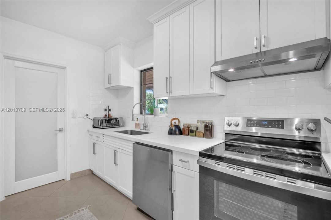 В аренду: $6,900 (3 спален, 2 ванн, 2302 Квадратных фут)