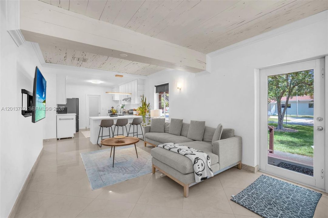 В аренду: $6,900 (3 спален, 2 ванн, 2302 Квадратных фут)