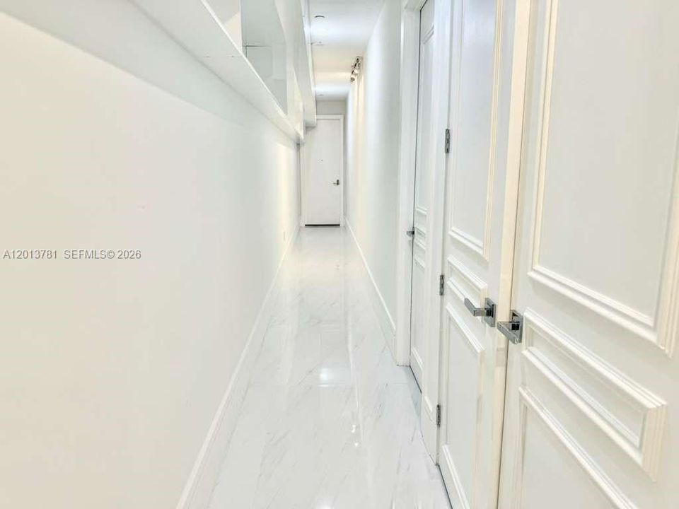 Activo con contrato: $16,000 (3 camas, 4 baños, 2631 Pies cuadrados)