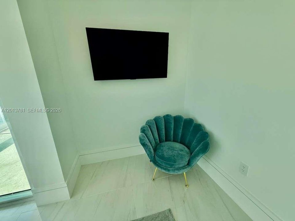 Activo con contrato: $16,000 (3 camas, 4 baños, 2631 Pies cuadrados)