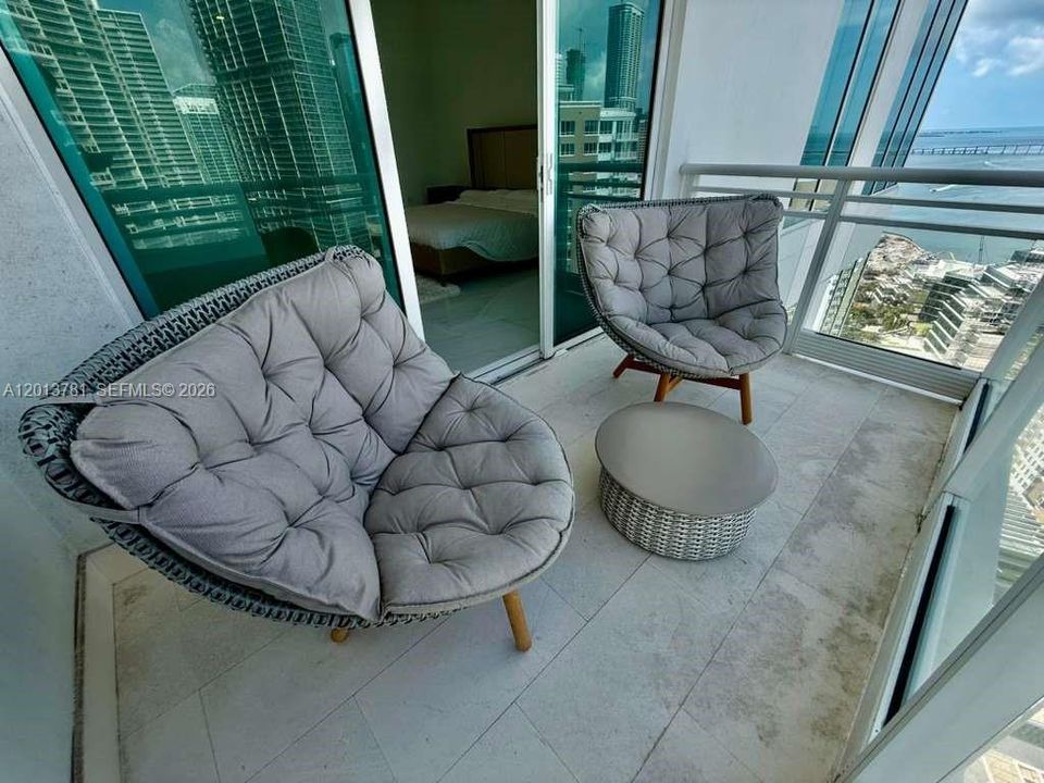 Activo con contrato: $16,000 (3 camas, 4 baños, 2631 Pies cuadrados)