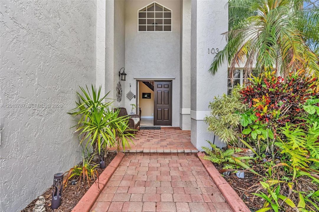 En Venta: $1,198,000 (5 camas, 3 baños, 2730 Pies cuadrados)