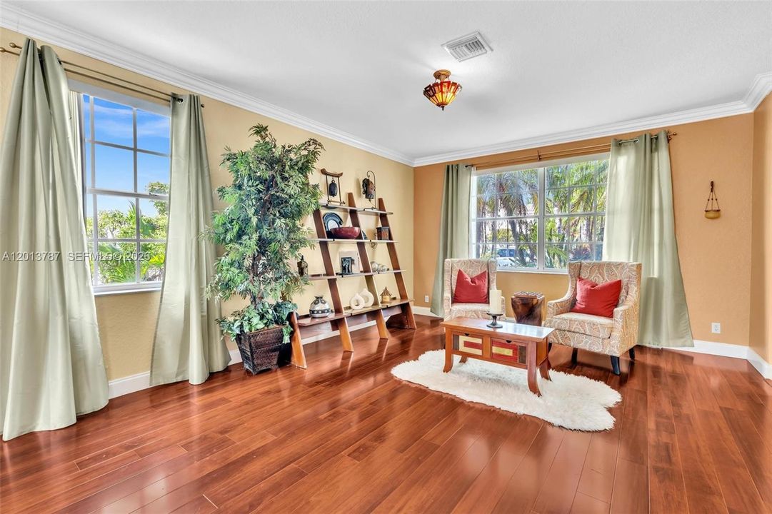 En Venta: $1,198,000 (5 camas, 3 baños, 2730 Pies cuadrados)