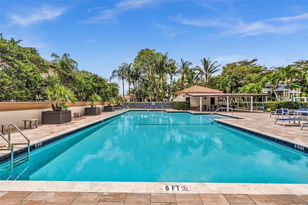 En Venta: $1,198,000 (5 camas, 3 baños, 2730 Pies cuadrados)