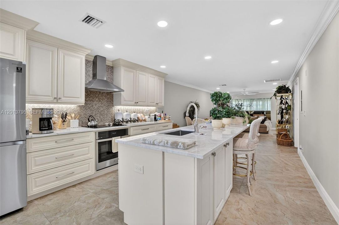 For Sale: $305,000 (2 beds, 2 baths, 1332 Square Feet)