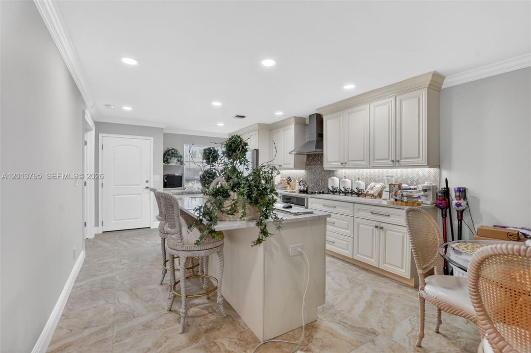 For Sale: $305,000 (2 beds, 2 baths, 1332 Square Feet)