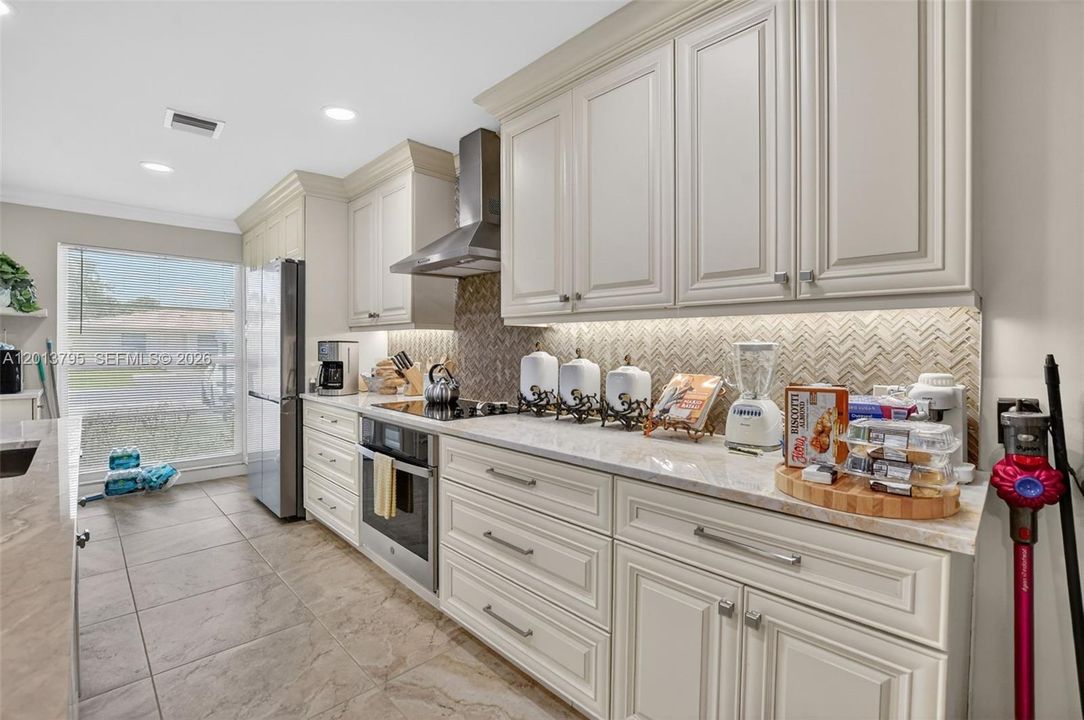 For Sale: $305,000 (2 beds, 2 baths, 1332 Square Feet)