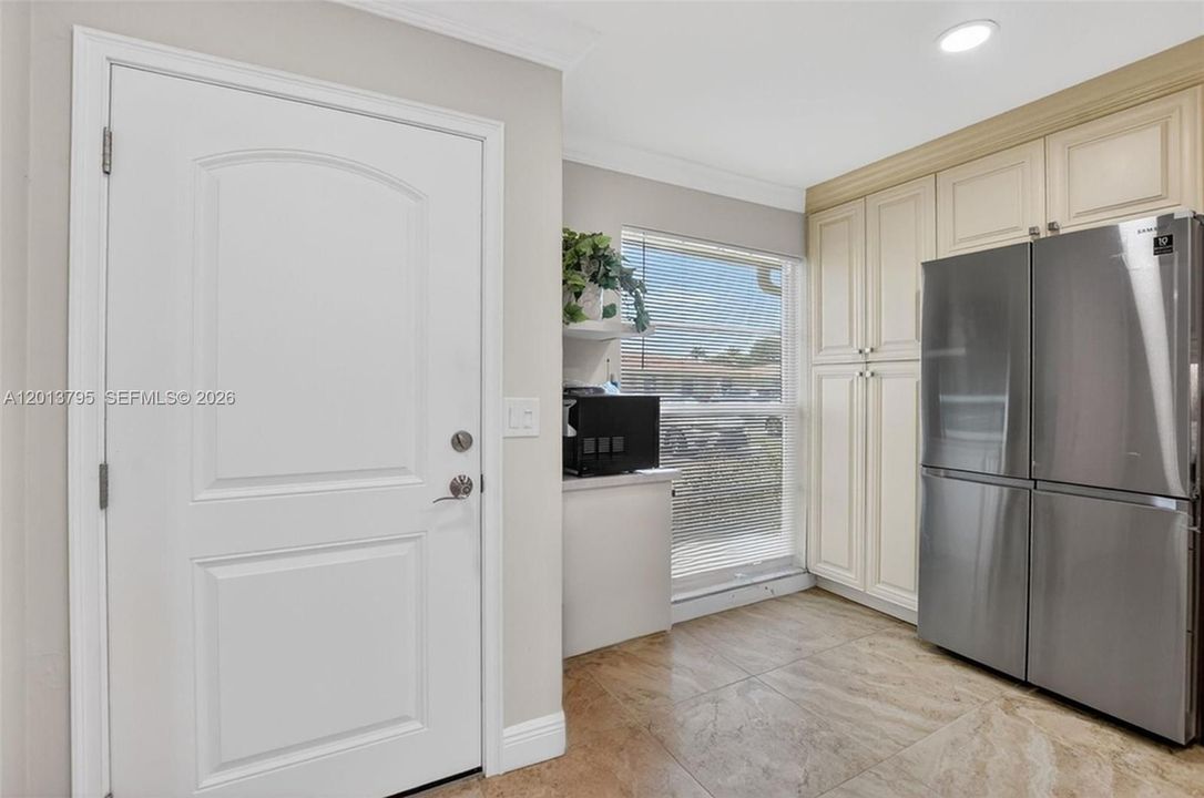 For Sale: $305,000 (2 beds, 2 baths, 1332 Square Feet)