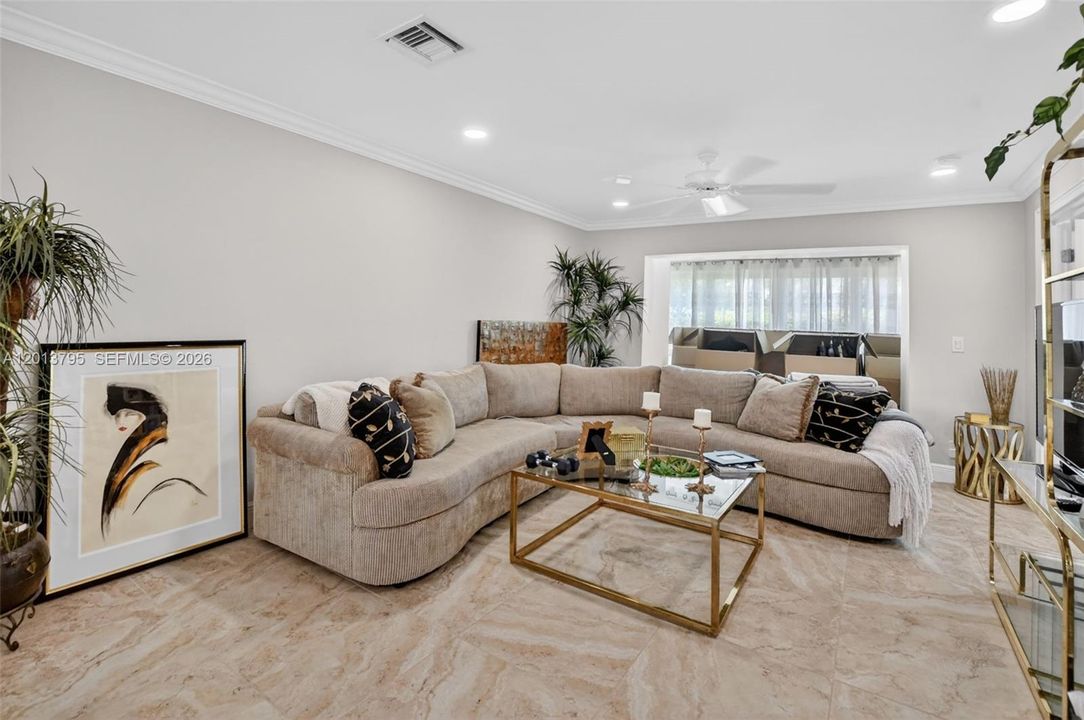 For Sale: $305,000 (2 beds, 2 baths, 1332 Square Feet)