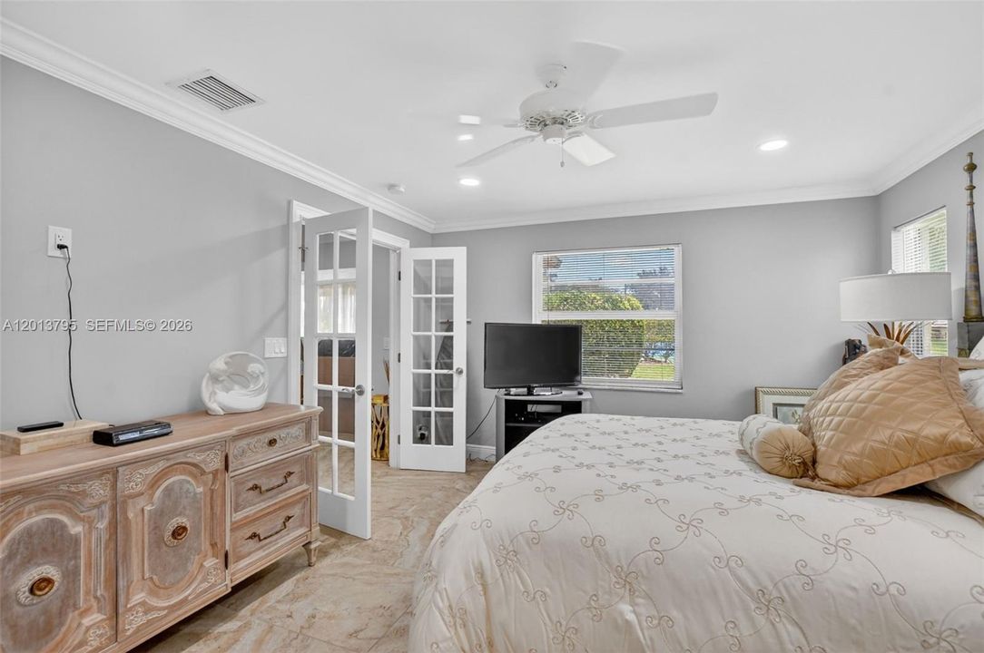 For Sale: $305,000 (2 beds, 2 baths, 1332 Square Feet)