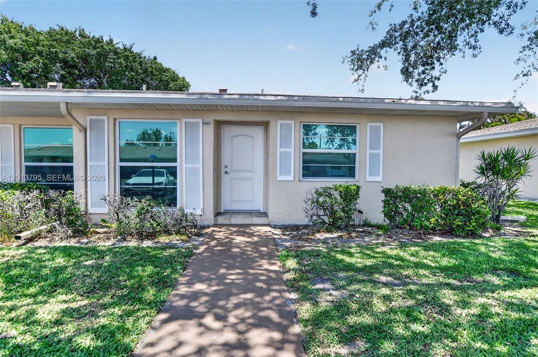 For Sale: $305,000 (2 beds, 2 baths, 1332 Square Feet)