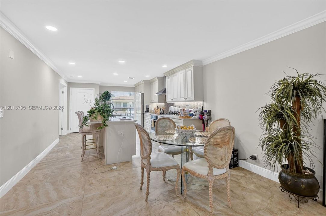 For Sale: $305,000 (2 beds, 2 baths, 1332 Square Feet)