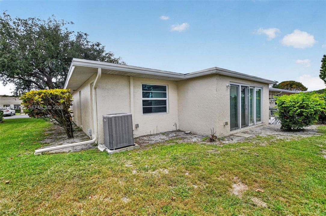 For Sale: $305,000 (2 beds, 2 baths, 1332 Square Feet)
