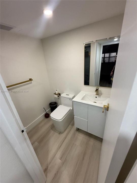 For Sale: $185,000 (2 beds, 2 baths, 880 Square Feet)