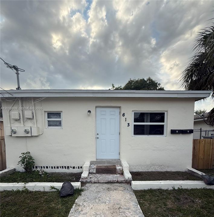 For Rent: $1,750 (2 beds, 1 baths, 2246 Square Feet)